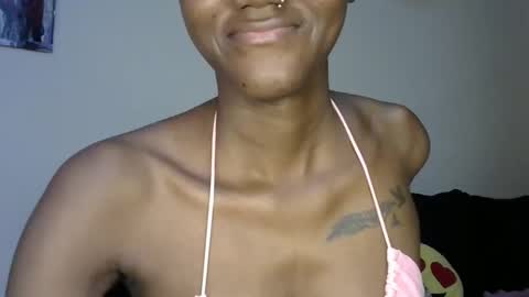 Snapshot of sexy_boobs23 chatting on 12/21/24, 05:07 liya online show from 12/21/24, 05:07