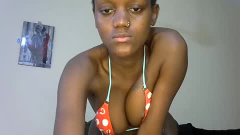 Snapshot of sexy_boobs23 chatting on 01/13/25, 01:02 liya online show from 01/13/25, 01:02