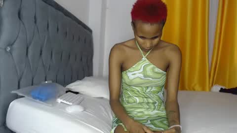 Snapshot of sexy_browniexx chatting on 03/08/25, 12:20 brownie online show from 03/08/25, 12:20