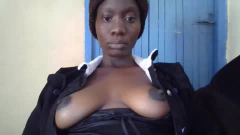 Snapshot of sexy_butty01 chatting on 10/11/25, 01:05 sexy_butty01 online show from 10/11/25, 01:05