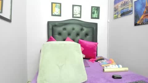 Snapshot of sexy_candy18x chatting on 06/04/26, 12:05 sexy_candy18x online show from 06/04/26, 12:05