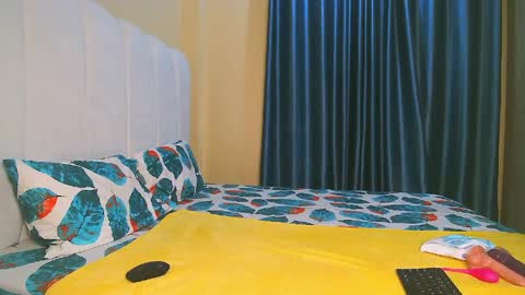 Snapshot of sexy_cici2 chatting on 04/15/26, 02:29 foxxy sweets online show from 04/15/26, 02:29