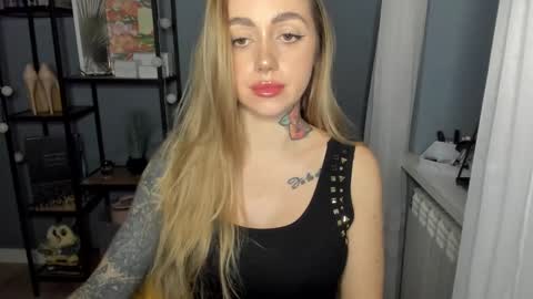 C o r a l i e online show from 12/01/24, 04:51