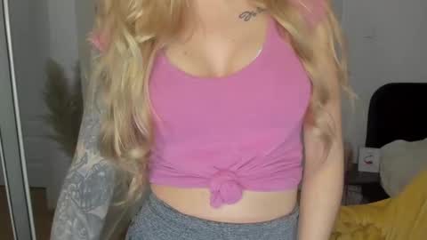 C o r a l i e online show from 03/12/25, 06:22
