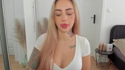 C o r a l i e online show from 09/13/25, 07:30