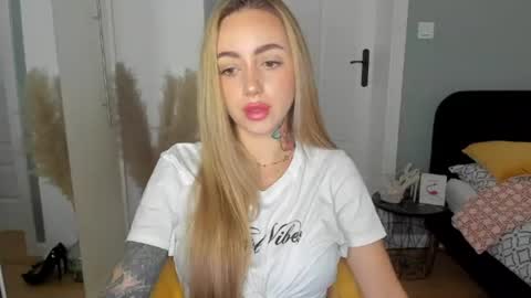 Snapshot of sexy_coralie chatting on 07/16/26, 07:03 C o r a l i e online show from 07/16/26, 07:03