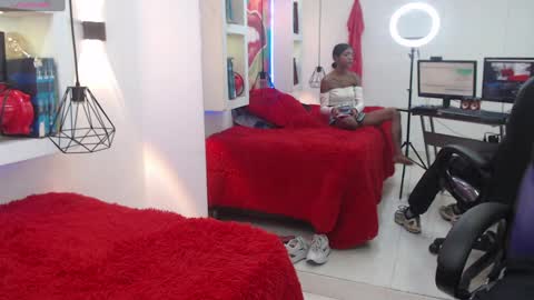 Snapshot of sexy_couple_14 chatting on 01/14/25, 07:32 juan maria online show from 01/14/25, 07:32