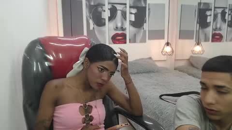 Snapshot of sexy_couple_14 chatting on 01/29/25, 07:22 juan maria online show from 01/29/25, 07:22