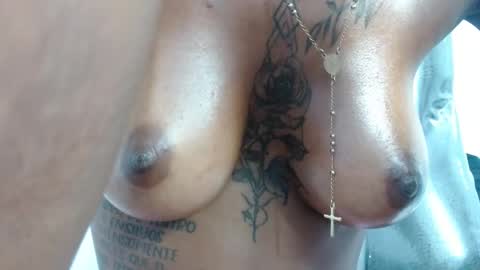 Snapshot of sexy_couple_14 chatting on 02/12/25, 02:43 juan maria online show from 02/12/25, 02:43