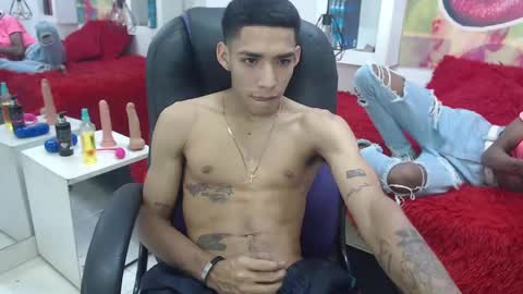 Snapshot of sexy_couple_14 chatting on 02/14/25, 08:37 juan maria online show from 02/14/25, 08:37