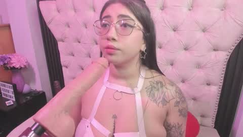 Snapshot of sexy_cristall chatting on 03/18/26, 08:12 C R I S T A L online show from 03/18/26, 08:12