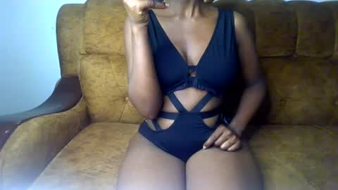 Snapshot of sexy_ellahh chatting on 06/25/26, 10:09 Ellahh online show from 06/25/26, 10:09