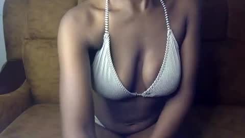Snapshot of sexy_ellahh chatting on 07/10/26, 12:48 Ellahh online show from 07/10/26, 12:48