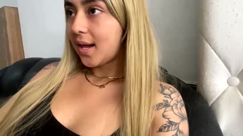 Snapshot of sexy_foxx_ chatting on 02/07/25, 05:40 Antonella online show from 02/07/25, 05:40