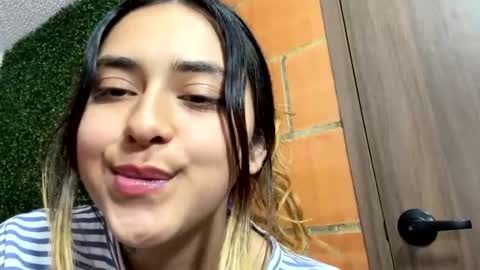 Snapshot of sexy_foxx_ chatting on 02/10/25, 04:47 Antonella online show from 02/10/25, 04:47