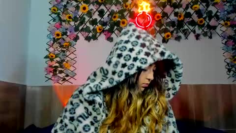 Snapshot of sexy_foxx_ chatting on 03/01/25, 02:15 Antonella online show from 03/01/25, 02:15