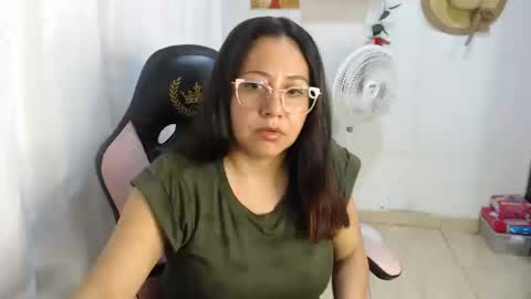 layla violeta gomez online show from 10/18/25, 04:26