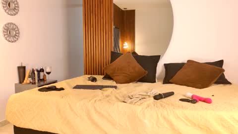 Dafne online show from 12/19/25, 05:36