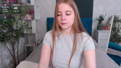 Snapshot of sexy_jenny18 chatting on 03/05/25, 12:11 Jennifer online show from 03/05/25, 12:11