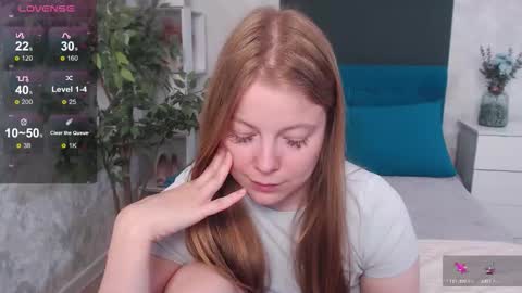 Snapshot of sexy_jenny18 chatting on 09/23/25, 04:37 Jennifer online show from 09/23/25, 04:37