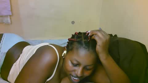 Snapshot of sexy_latasha chatting on 11/07/25, 08:42 sexy_latasha online show from 11/07/25, 08:42