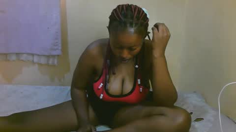 Snapshot of sexy_latasha chatting on 04/18/26, 07:01 sexy_latasha online show from 04/18/26, 07:01