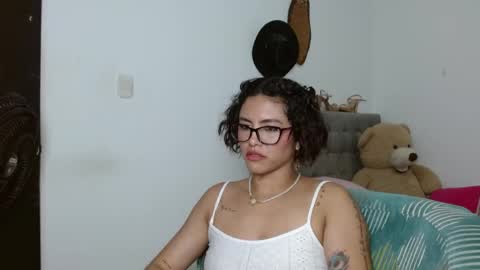 Snapshot of sexy_lia_latina chatting on 05/29/26, 04:43 Celeste online show from 05/29/26, 04:43