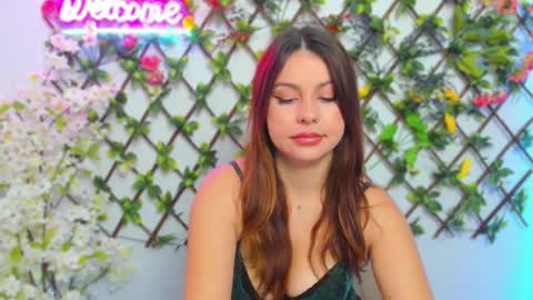 Snapshot of sexy_lily20 chatting on 11/18/25, 04:06 Lily online show from 11/18/25, 04:06