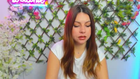 Snapshot of sexy_lily20 chatting on 11/23/25, 04:01 Lily online show from 11/23/25, 04:01