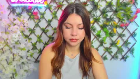 Snapshot of sexy_lily20 chatting on 12/05/25, 02:53 Lily online show from 12/05/25, 02:53