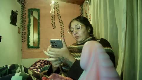 Snapshot of sexy_lolas chatting on 04/21/26, 01:42 sexy lolas online show from 04/21/26, 01:42