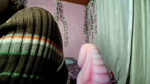 Snapshot of sexy_lolas chatting on 04/21/26, 04:30 sexy lolas online show from 04/21/26, 04:30