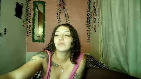 Snapshot of sexy_lolas chatting on 04/28/26, 12:31 sexy lolas online show from 04/28/26, 12:31
