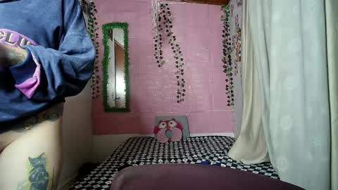 Snapshot of sexy_lolas chatting on 05/12/26, 05:15 sexy lolas online show from 05/12/26, 05:15