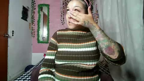 Snapshot of sexy_lolas chatting on 05/19/26, 04:19 sexy lolas online show from 05/19/26, 04:19