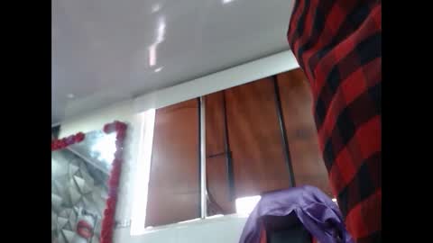 Snapshot of sexy_mature_hot01 chatting on 09/25/25, 06:00 MARIPOSA online show from 09/25/25, 06:00