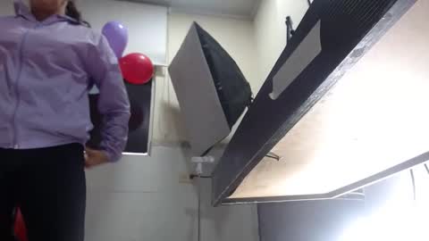 Snapshot of sexy_mature_hot01 chatting on 10/09/25, 12:14 MARIPOSA online show from 10/09/25, 12:14