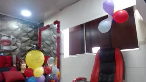 Snapshot of sexy_mature_hot01 chatting on 10/11/25, 12:04 MARIPOSA online show from 10/11/25, 12:04