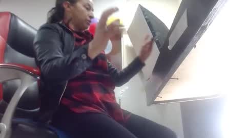 Snapshot of sexy_mature_hot01 chatting on 10/14/25, 01:45 MARIPOSA online show from 10/14/25, 01:45