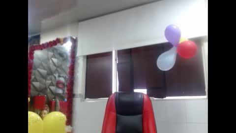 Snapshot of sexy_mature_hot01 chatting on 10/15/25, 01:55 MARIPOSA online show from 10/15/25, 01:55