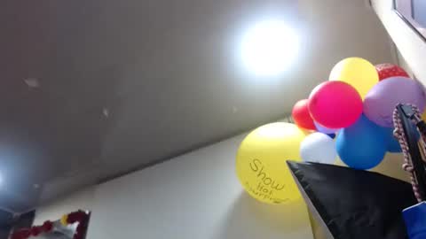 Snapshot of sexy_mature_hot01 chatting on 10/24/25, 12:01 MARIPOSA online show from 10/24/25, 12:01