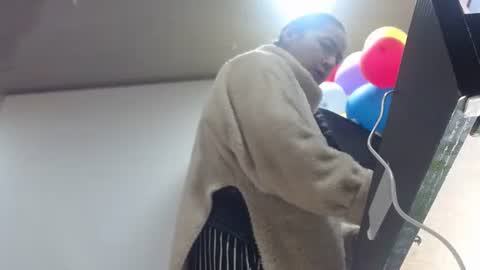 Snapshot of sexy_mature_hot01 chatting on 10/25/25, 12:02 MARIPOSA online show from 10/25/25, 12:02