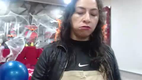 Snapshot of sexy_mature_hot01 chatting on 10/26/25, 12:11 MARIPOSA online show from 10/26/25, 12:11