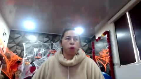 Snapshot of sexy_mature_hot01 chatting on 10/28/25, 12:19 MARIPOSA online show from 10/28/25, 12:19