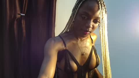 Snapshot of sexy_maureen chatting on 04/26/26, 06:16 maggi online show from 04/26/26, 06:16
