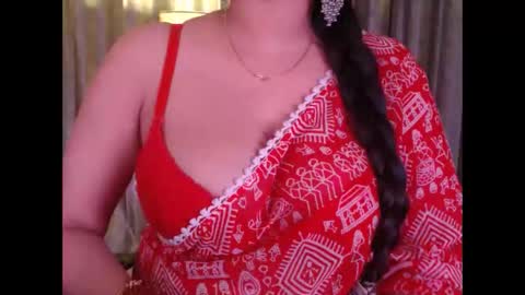 Snapshot of sexy_myra18 chatting on 04/15/26, 04:30 myra online show from 04/15/26, 04:30
