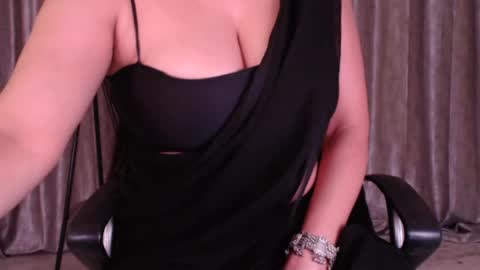 Snapshot of sexy_myra18 chatting on 05/27/26, 04:42 myra online show from 05/27/26, 04:42