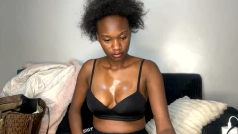 Snapshot of sexy_nyla chatting on 07/16/26, 09:43 Nyla online show from 07/16/26, 09:43
