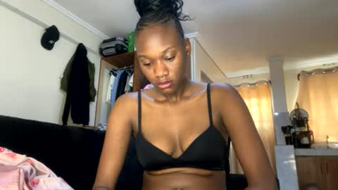 Snapshot of sexy_nyla chatting on 07/27/26, 10:22 Nyla online show from 07/27/26, 10:22