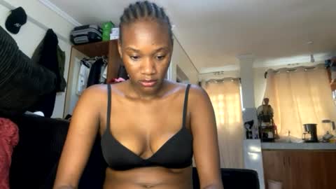Snapshot of sexy_nyla chatting on 08/06/26, 09:55 Nyla online show from 08/06/26, 09:55